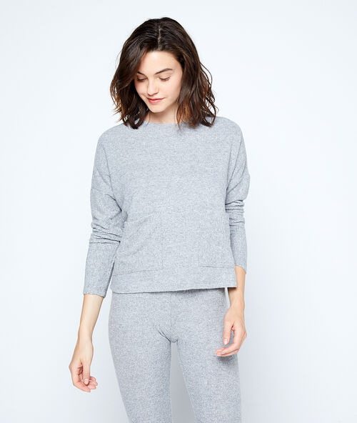 Long sleeves t-shirt grey.