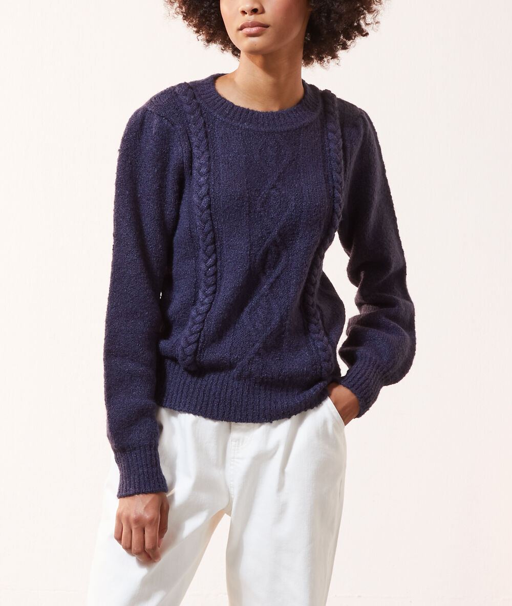 Pull torsad&eacute; manches ballon bleu marine.