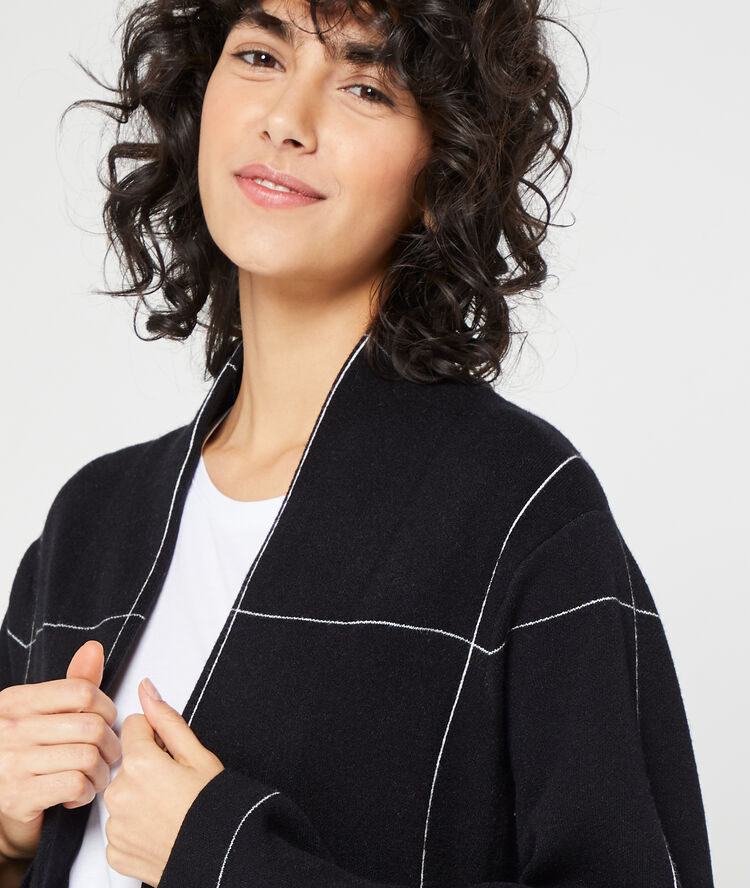 Long cut cardigan in check black.