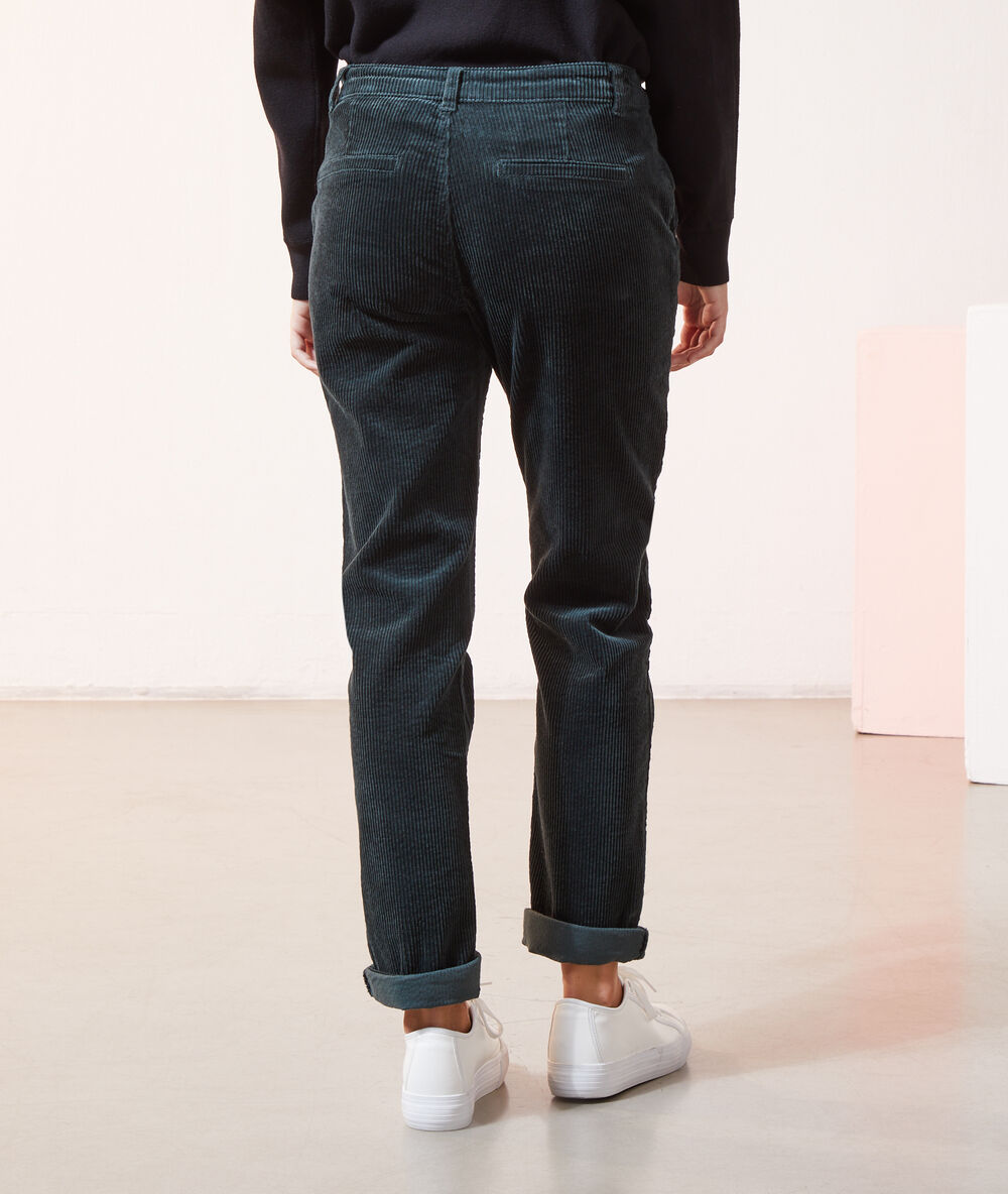 Pantalon en velours c&ocirc;tel&eacute; sapin.