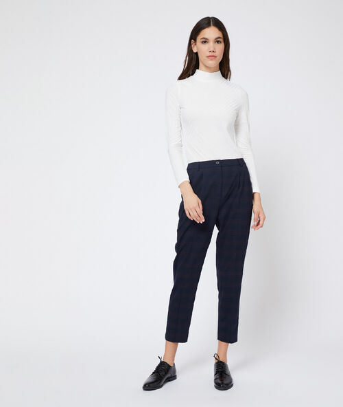 Straight cut trousers in check navy.