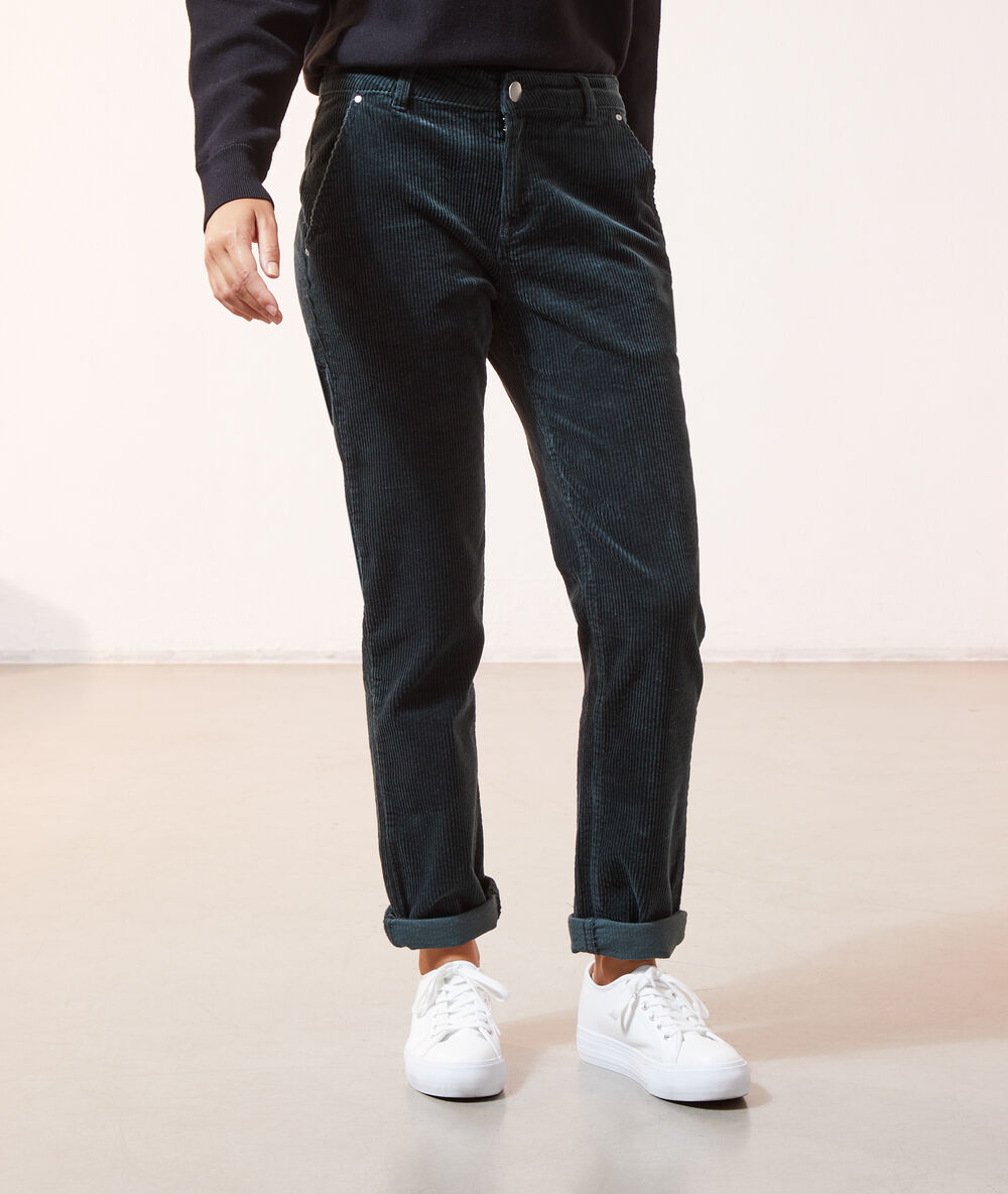 Pantalon en velours c&ocirc;tel&eacute; sapin.