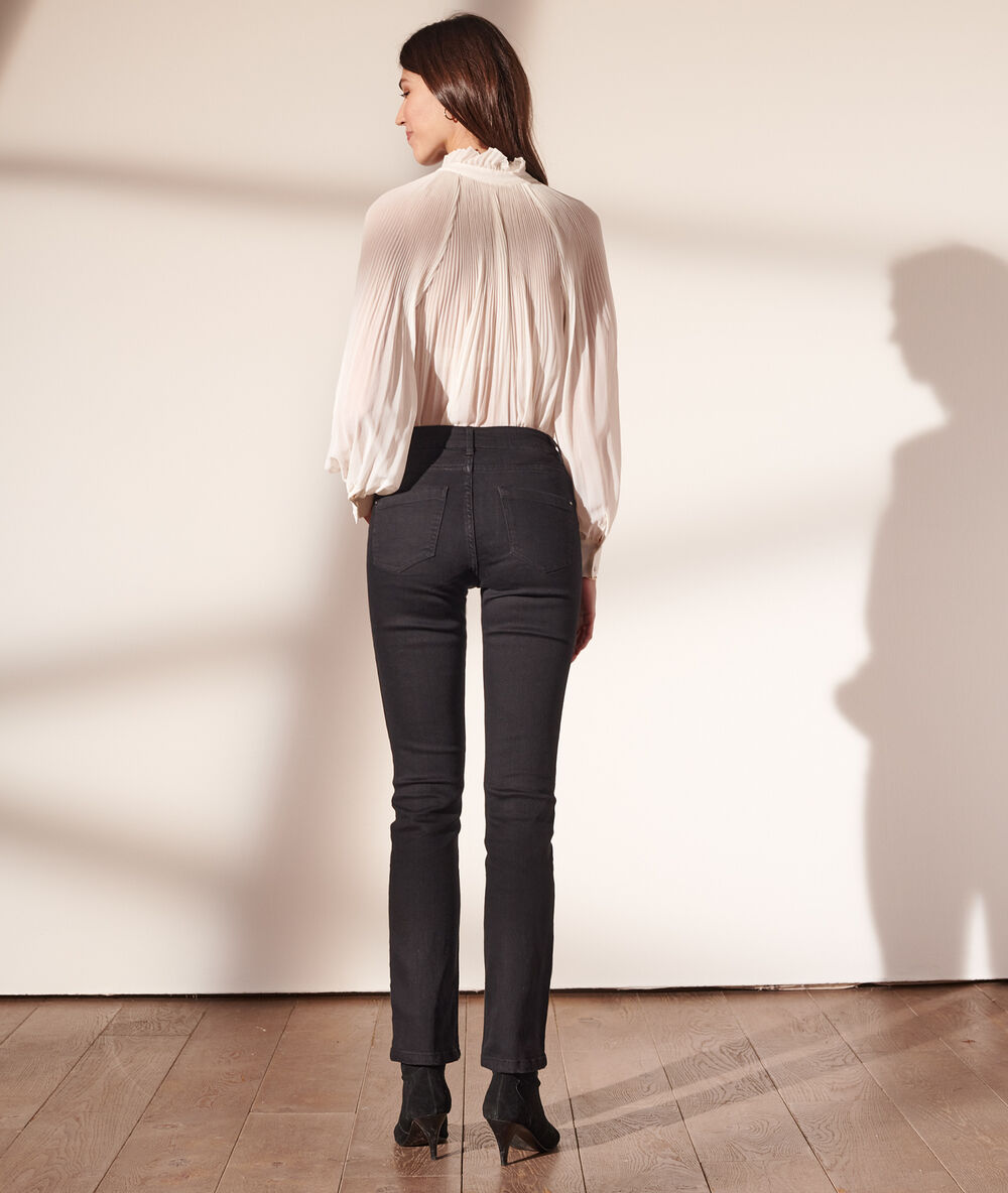 Straight leg jeans black.