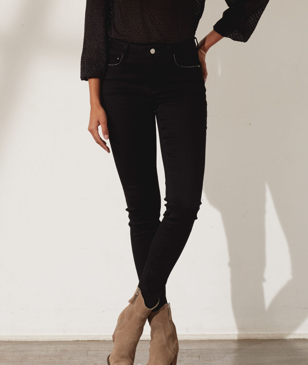 Jean slim effet push-up noir.