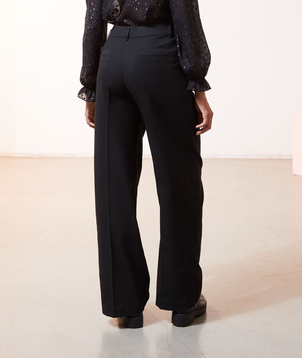 Pantalon large à pinces noir.
