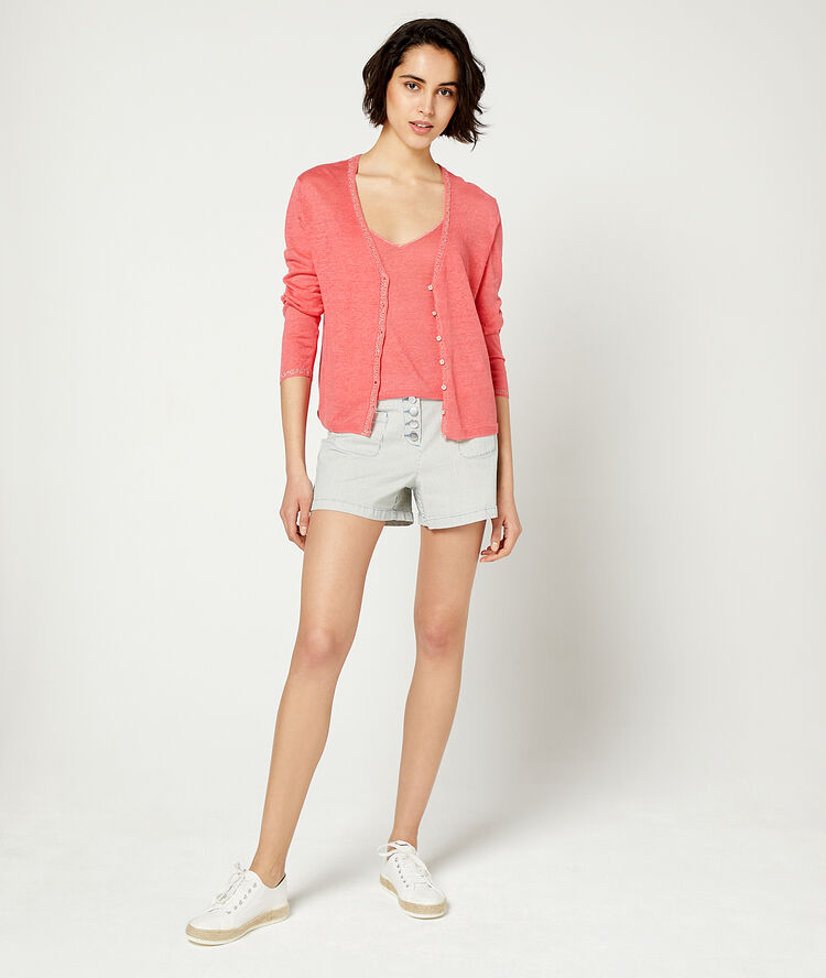 Cardigan in a fine knit coral.