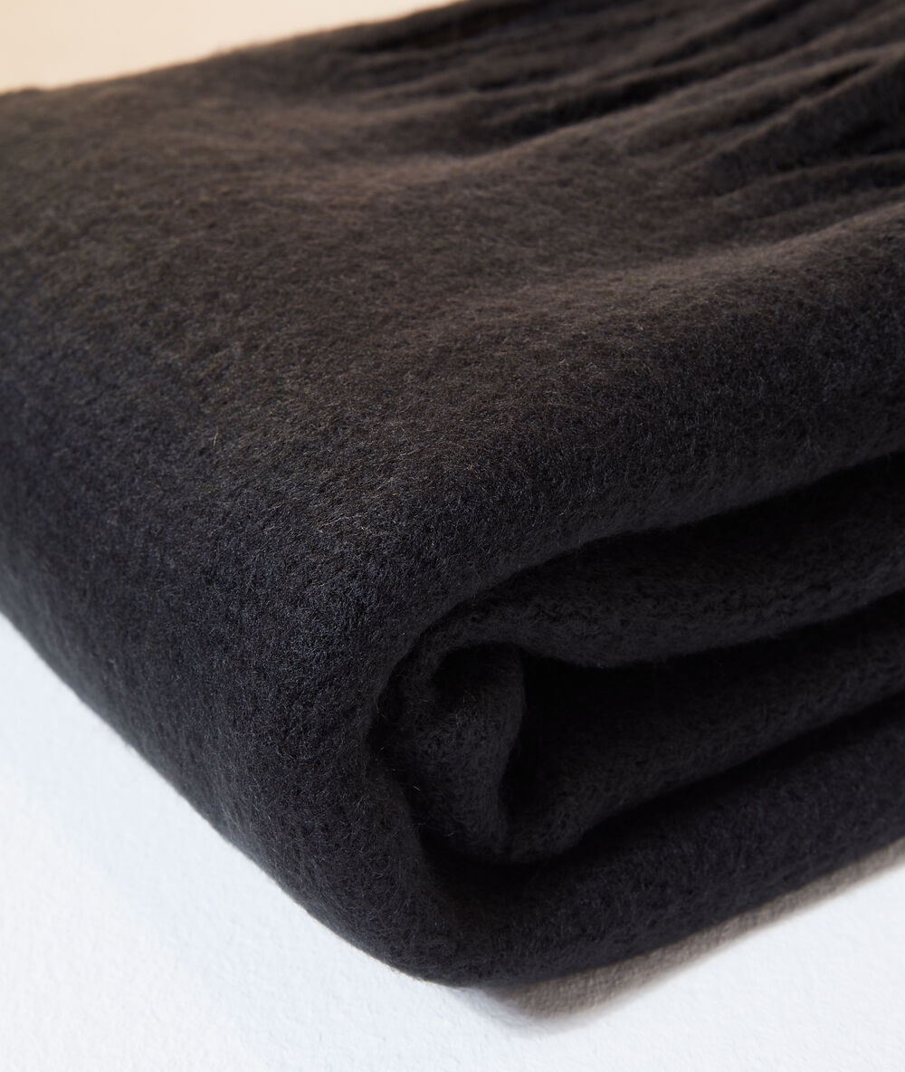 Fringed scarf black.