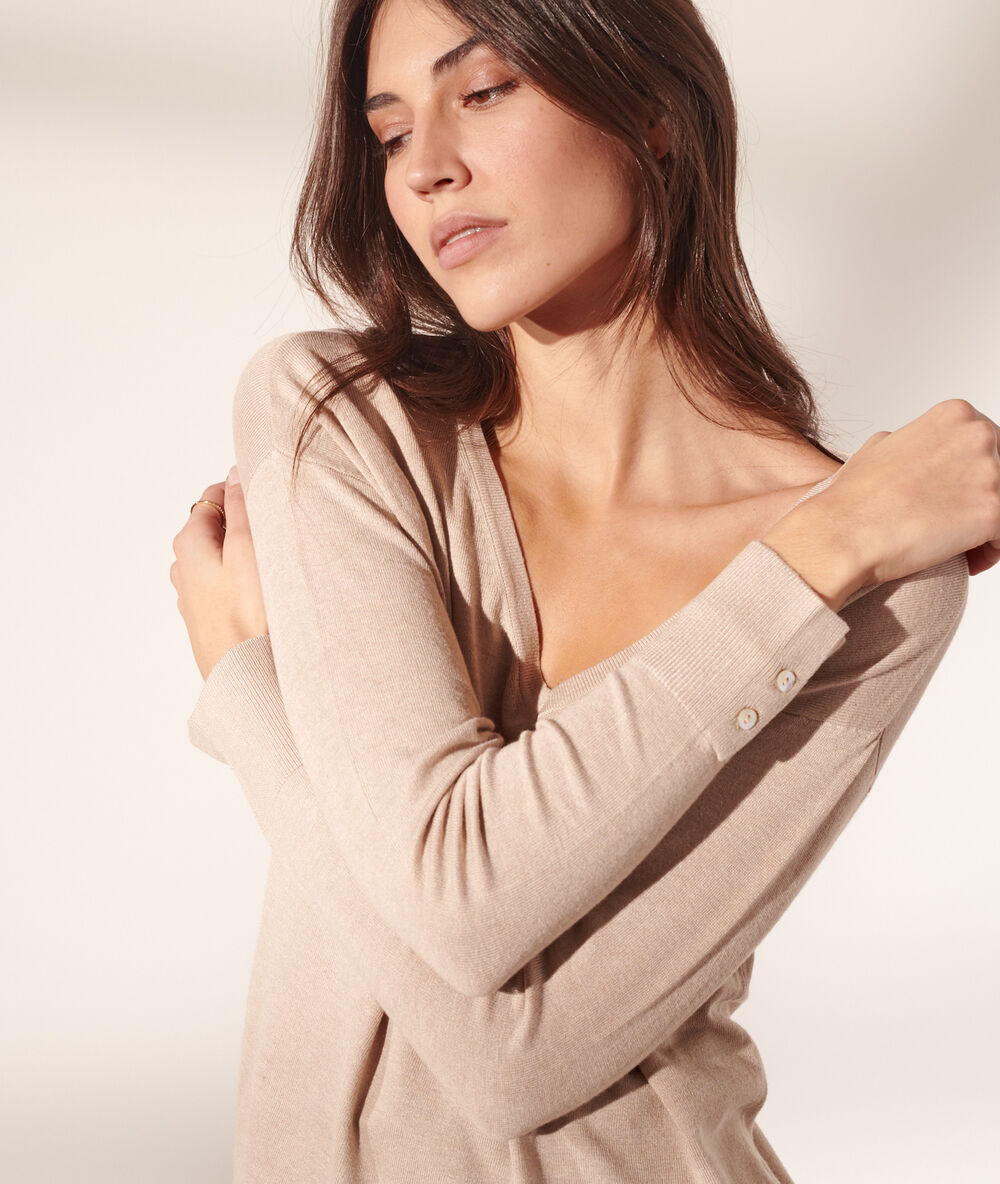 V neck jumper in a fine knit light camel.