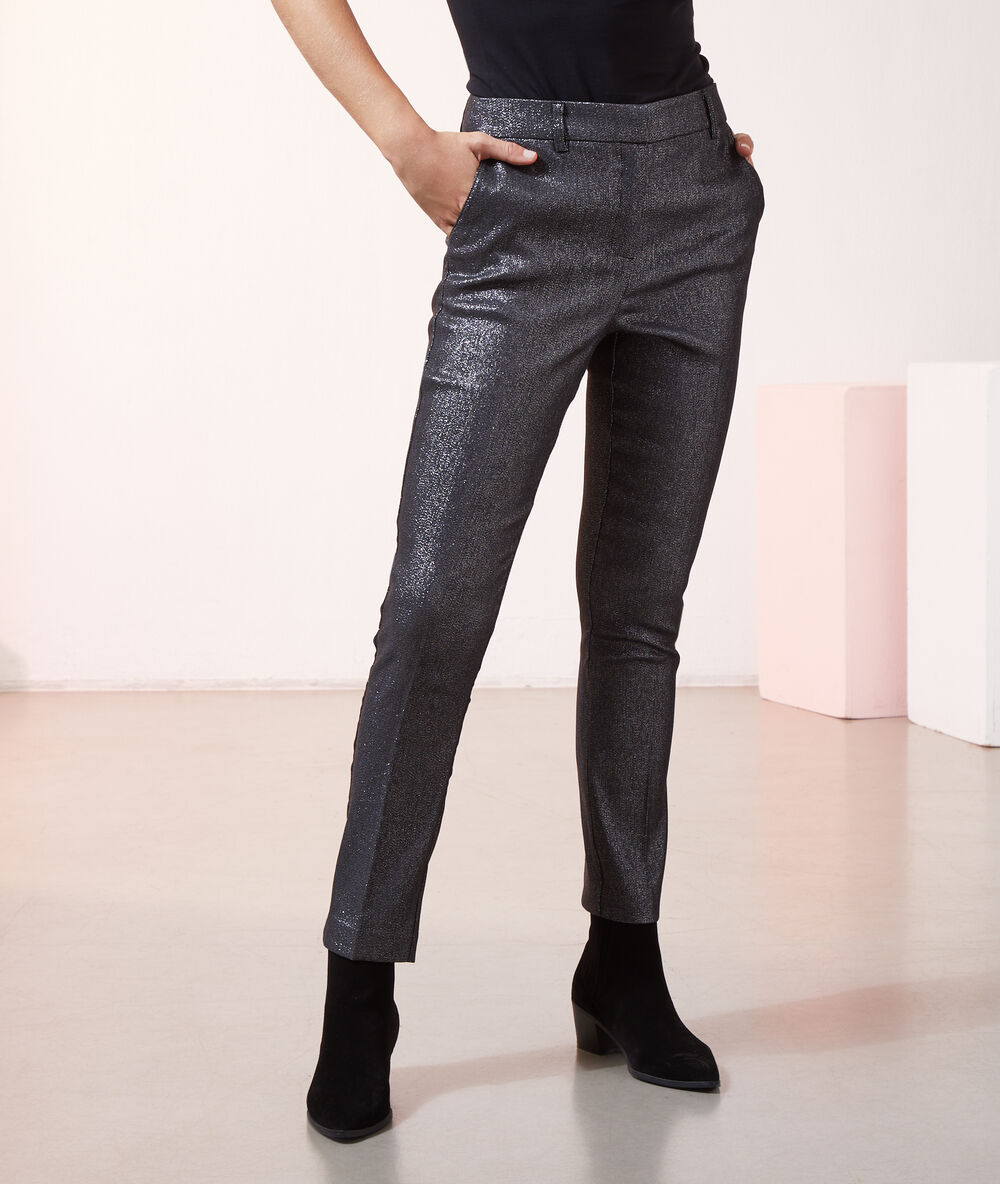 Pantalon cigarette paillet&eacute; noir.