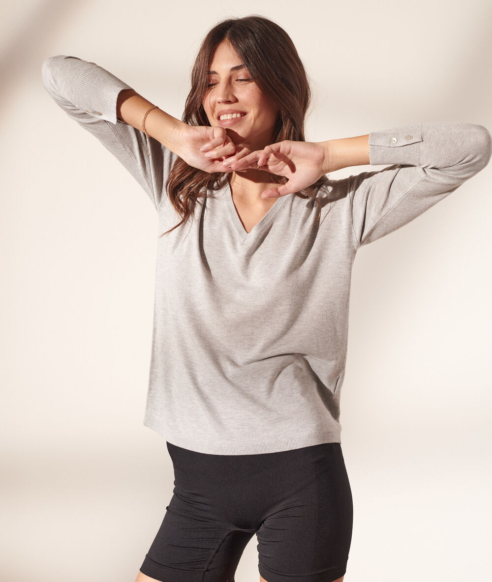 V neck jumper in a fine knit light grey marl.