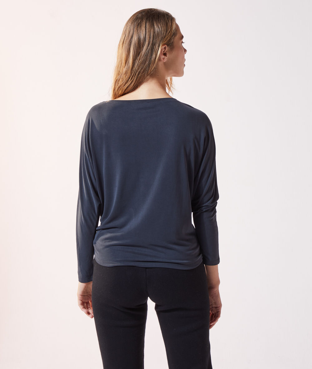 T-shirt manches longues noir.