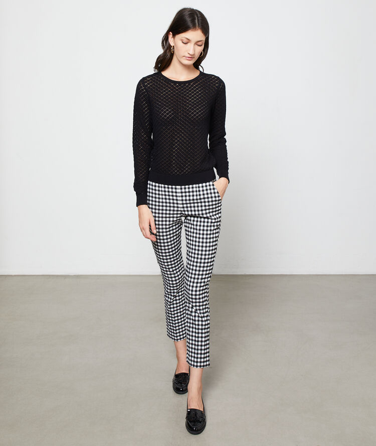Open knit sweater black.