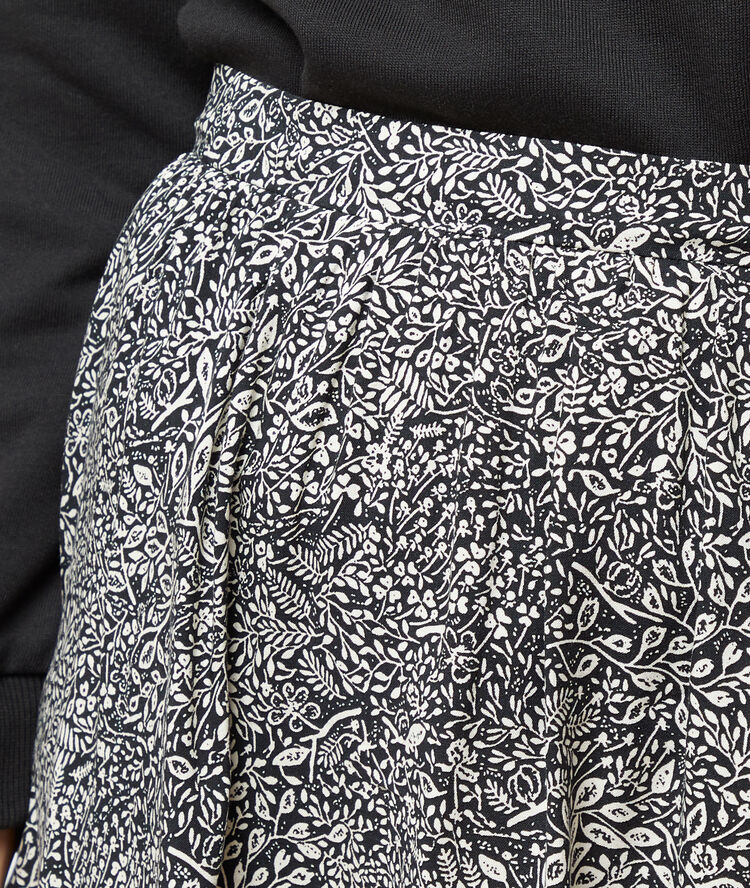 Floral print skater skirt black.