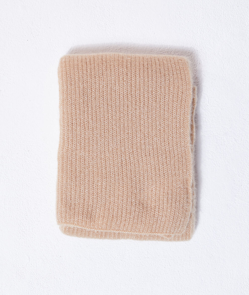 Ensemble bonnet et &eacute;charpe &agrave; fils m&eacute;tallis&eacute;s camel.