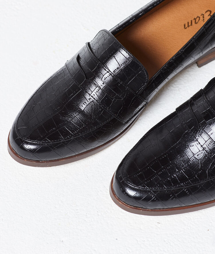 Mocasines efecto cocodrilo negro.