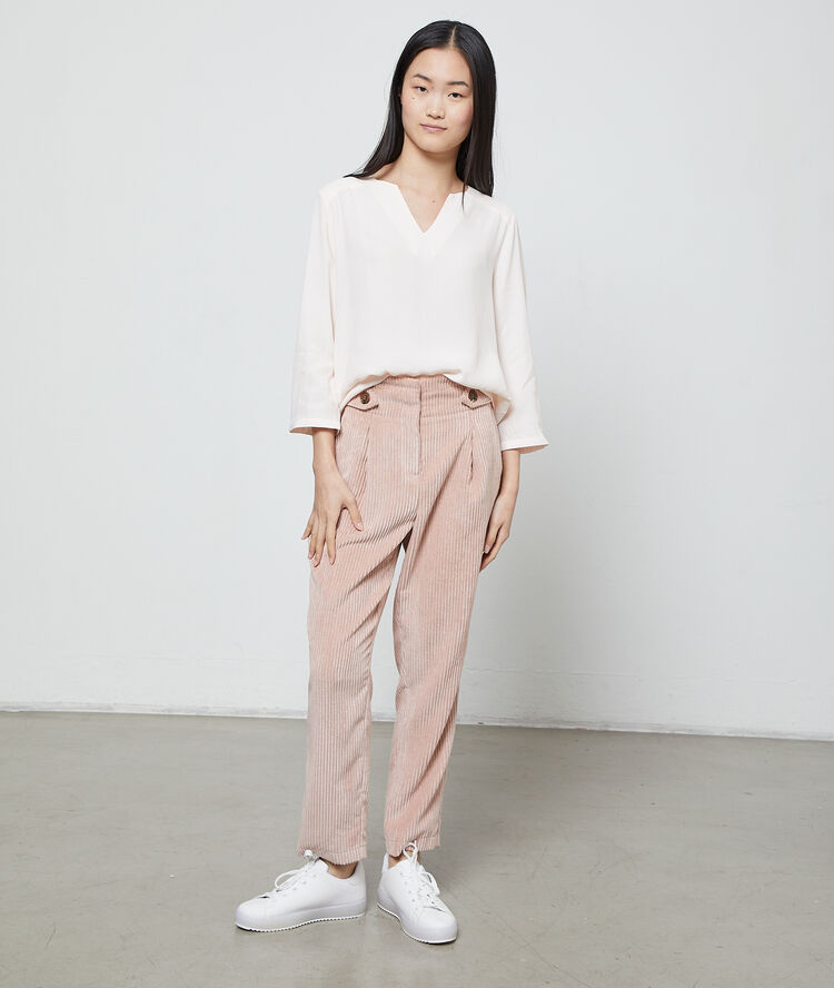 Pantalon carotte en velours côtelé nude.