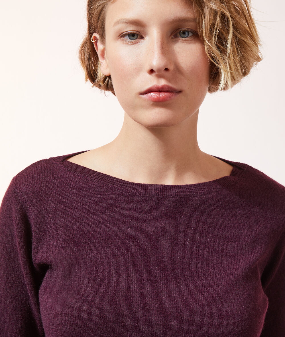 Cashmere boat neck jumper plum.