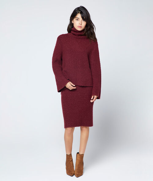 Pencil skirt in maxi knit burgandy.