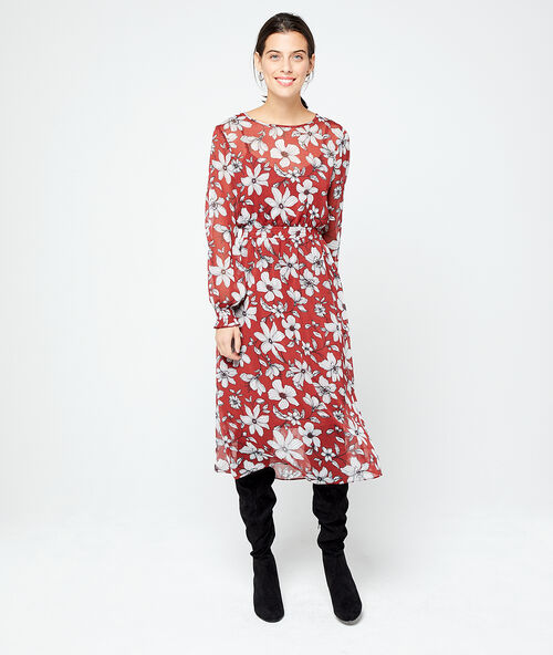 Vestido largo cintura ceñida rojo.