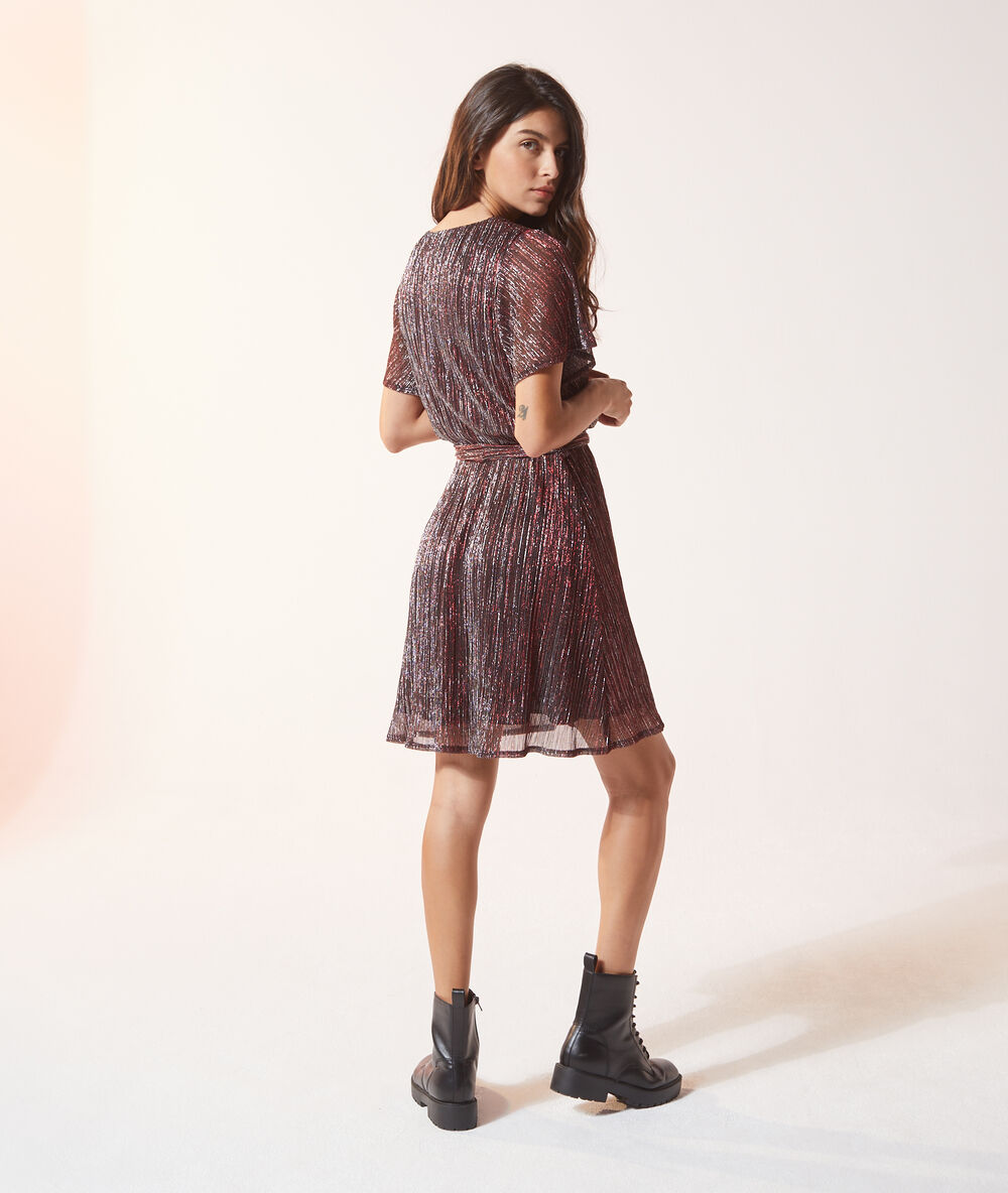 Robe cache-c&oelig;ur &agrave; fils m&eacute;tallis&eacute;s cerise.