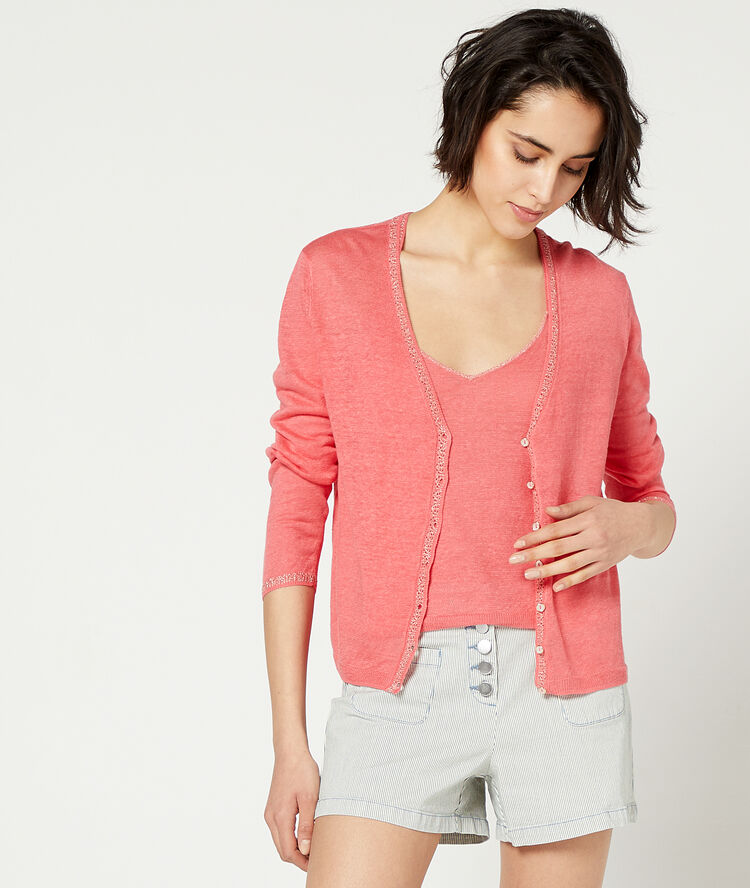 Cardigan in a fine knit coral.