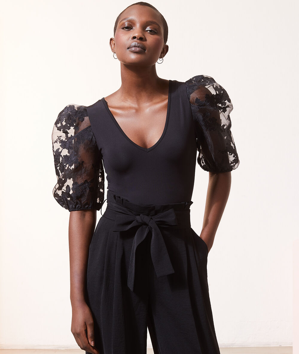 Body manches ballon en dentelle noir.
