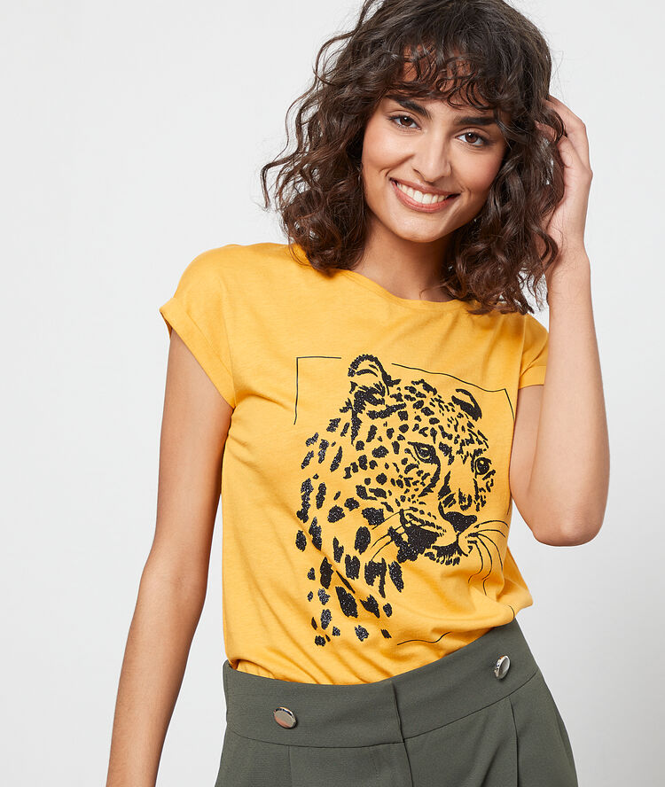 Screen printed t-shirt curry.