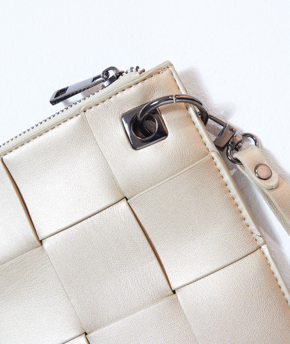 Sac pochette tress&eacute; or.