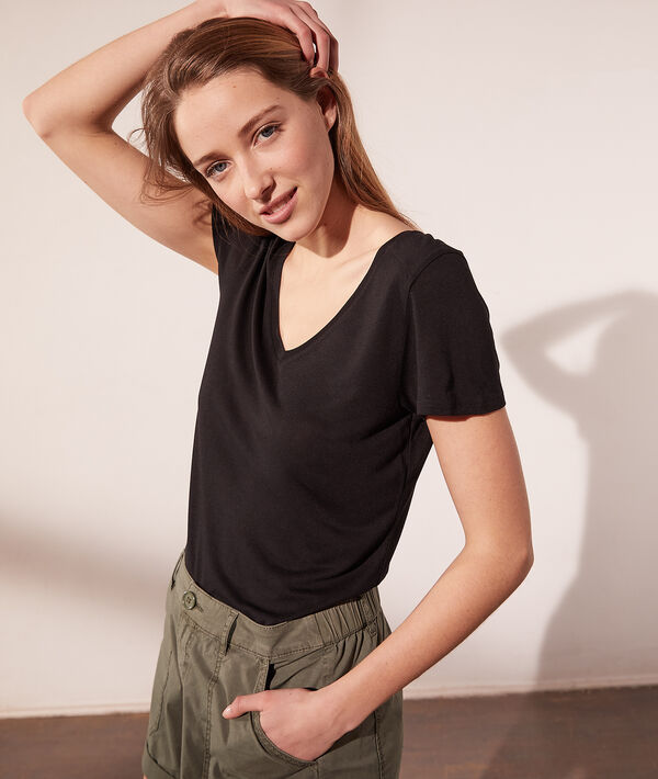 V neck t-shirt V neck t-shirt