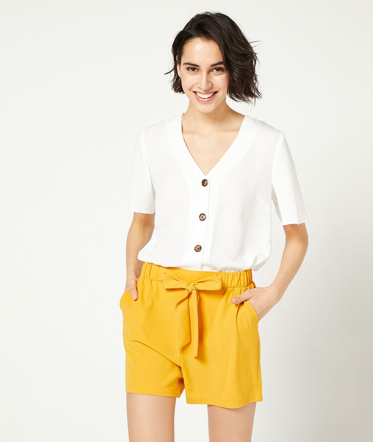 Shorts with tie detail curry.