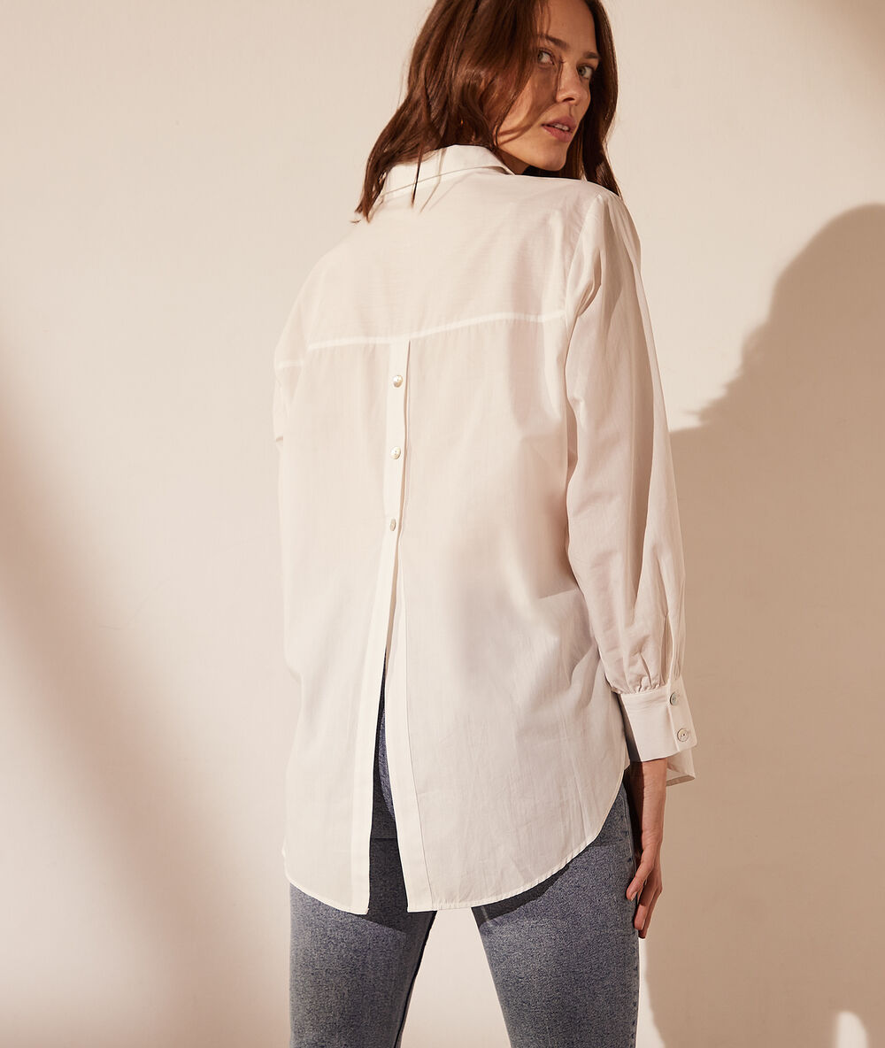 Chemise avec boutons dans le dos blanc.