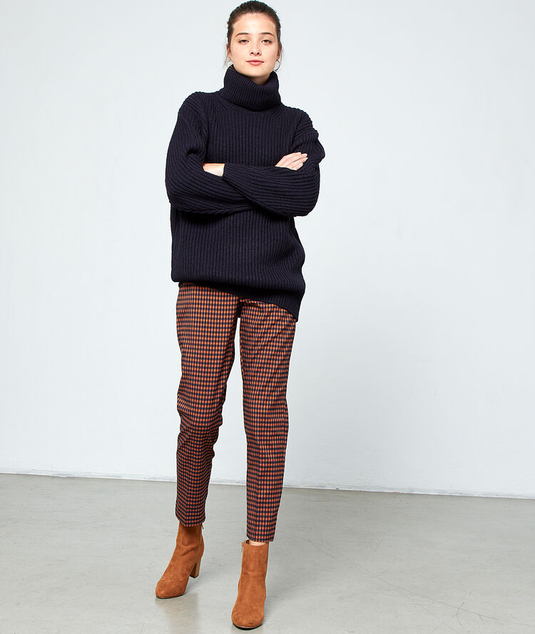 Turtleneck jumper in maxi knit navy.