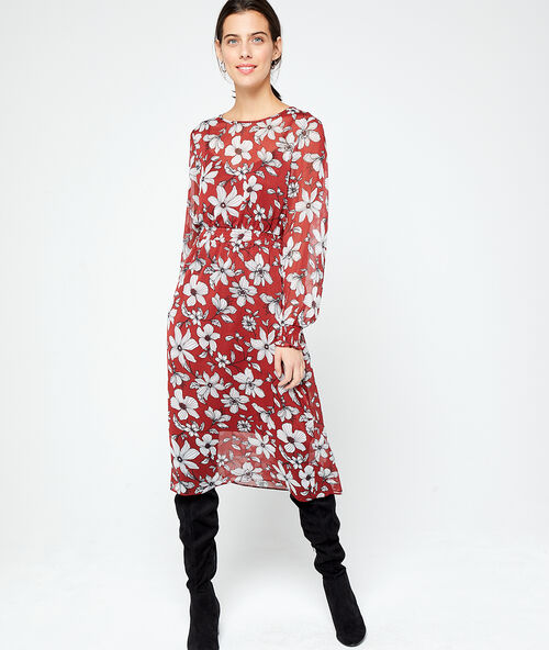 Vestido largo cintura ceñida rojo.