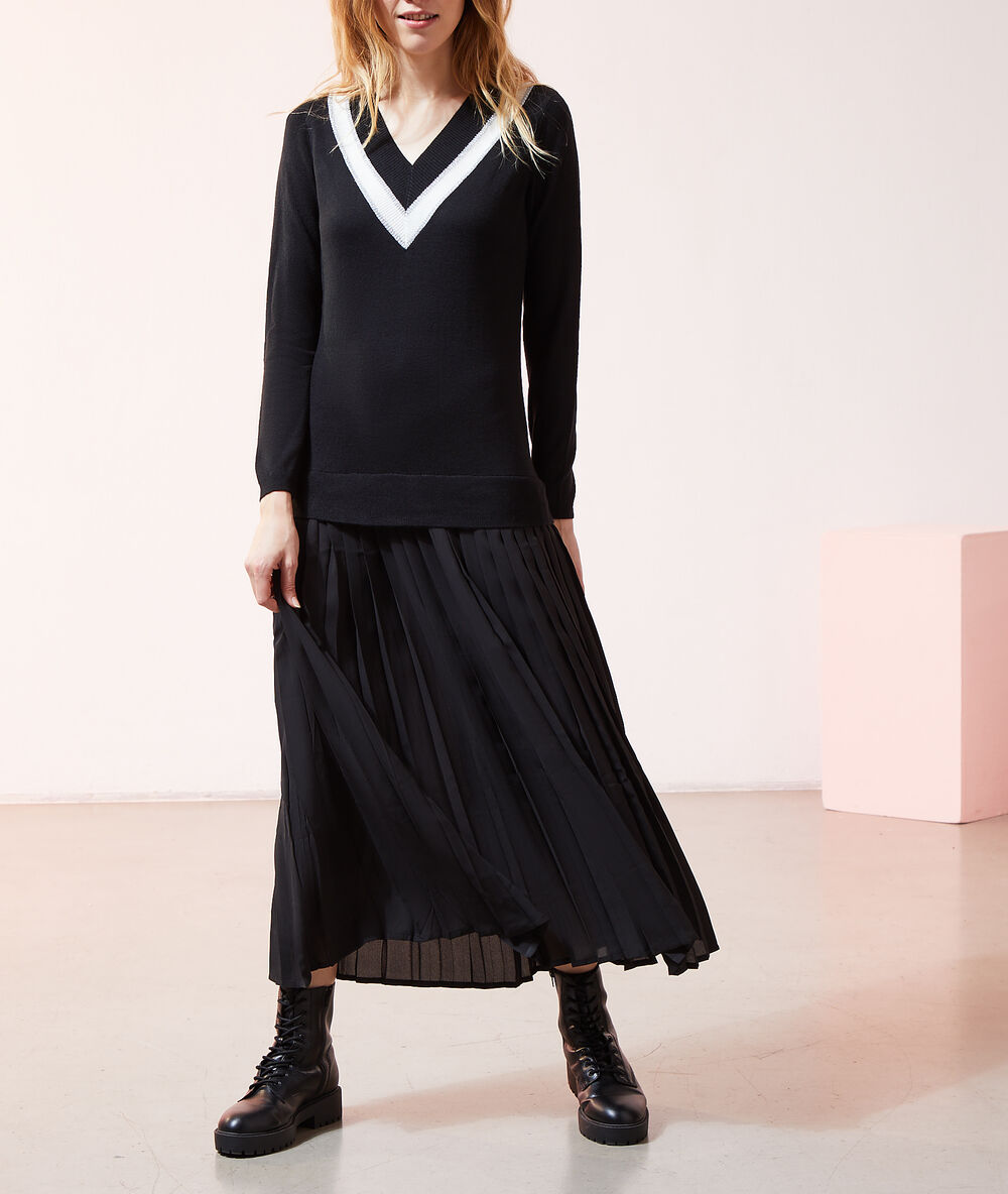 Robe col v en maille fine noir.