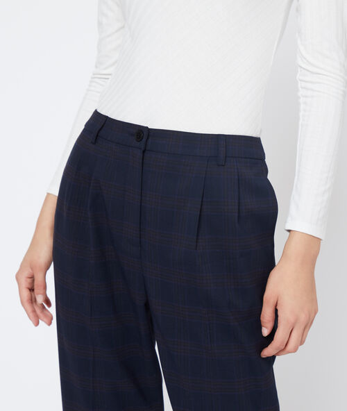Straight cut trousers in check navy.