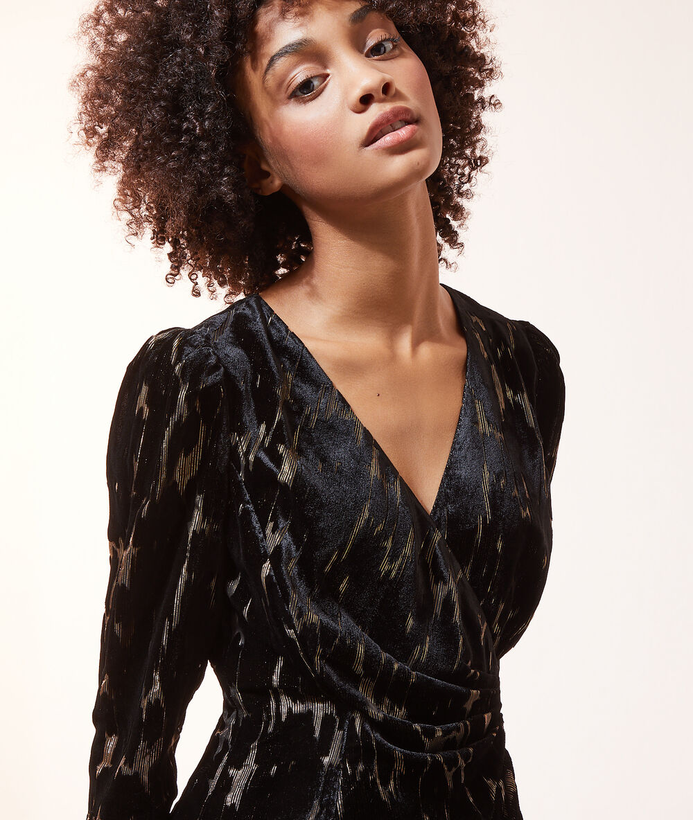 Robe en velours d&eacute;tails m&eacute;tallis&eacute;s noir.