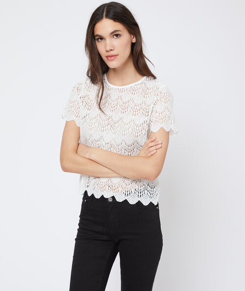 Cutwork top in lace off white.