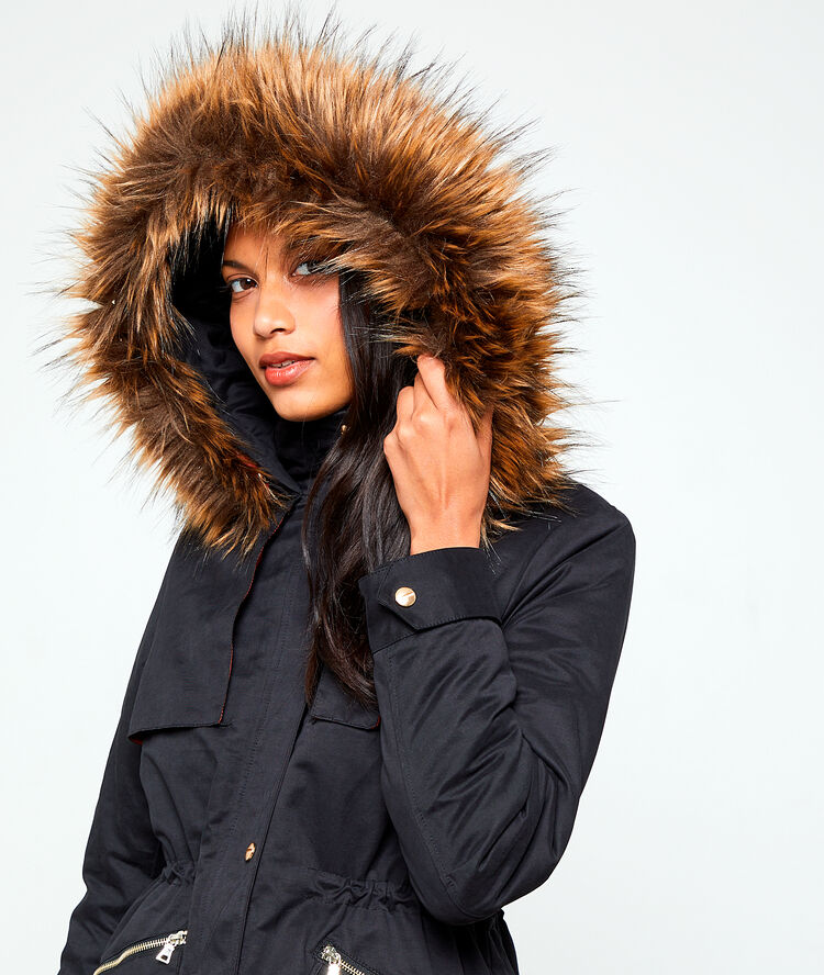Padded lining parka black.