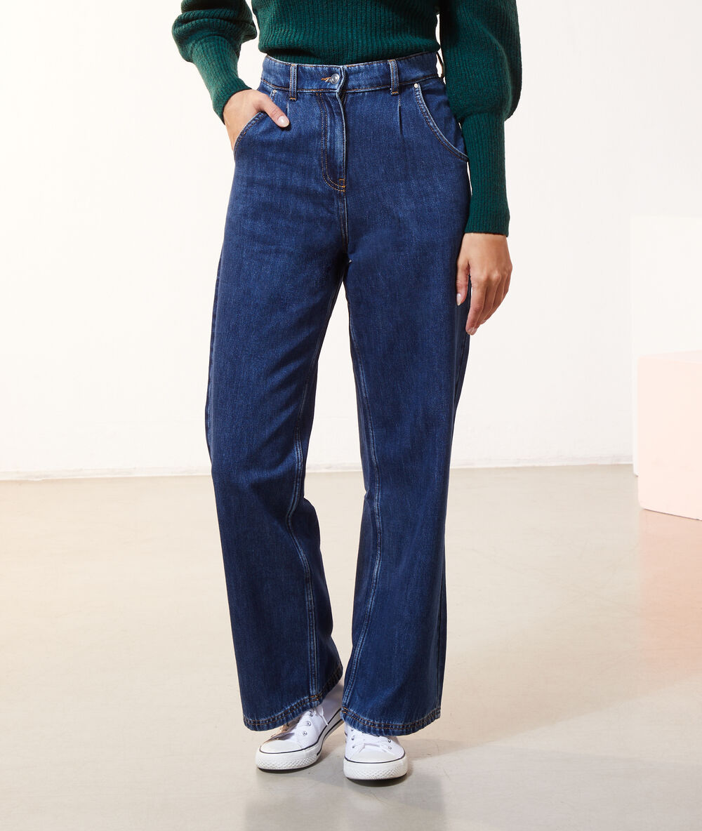 Jean large brut bleu.
