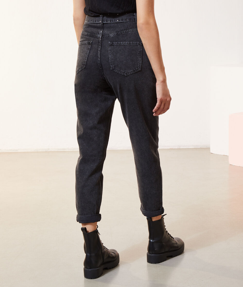 Jean ceintur&eacute; coupe carotte noir.