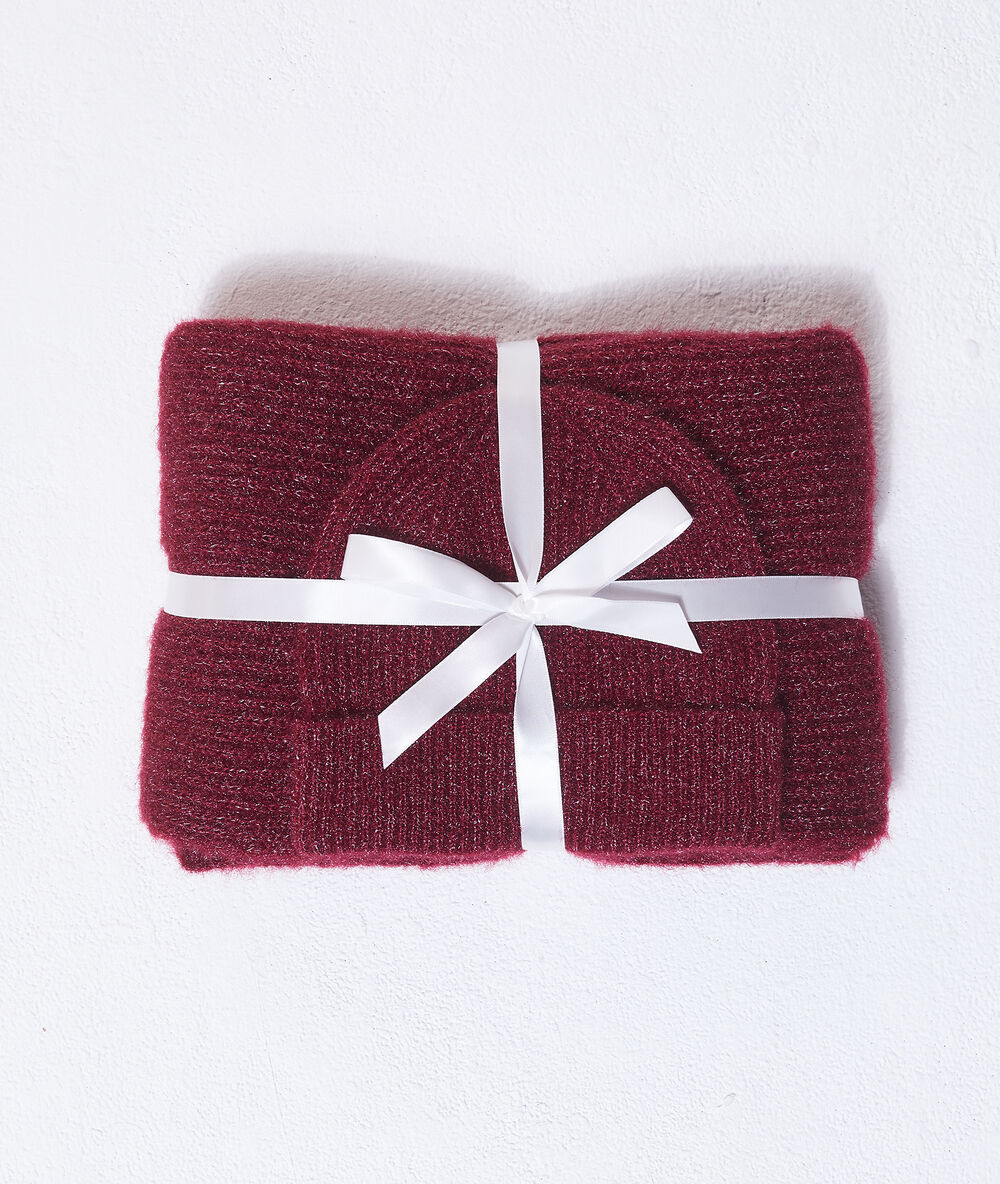 Ensemble bonnet et &eacute;charpe &agrave; fils m&eacute;tallis&eacute;s rouge cerise.