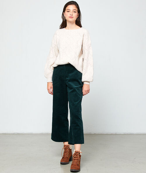 Pull en grosse maille grege.