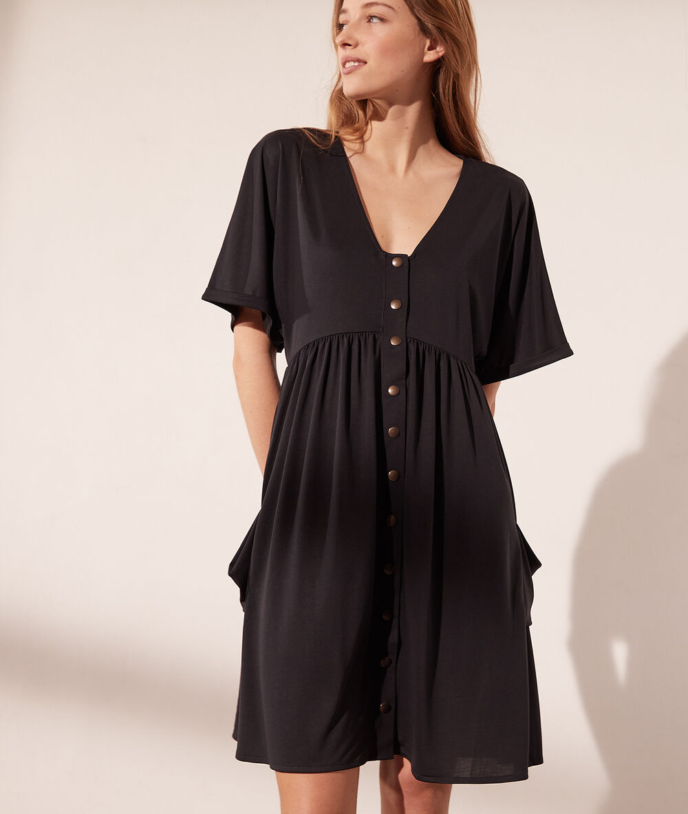 Robe ample avec poches noir.