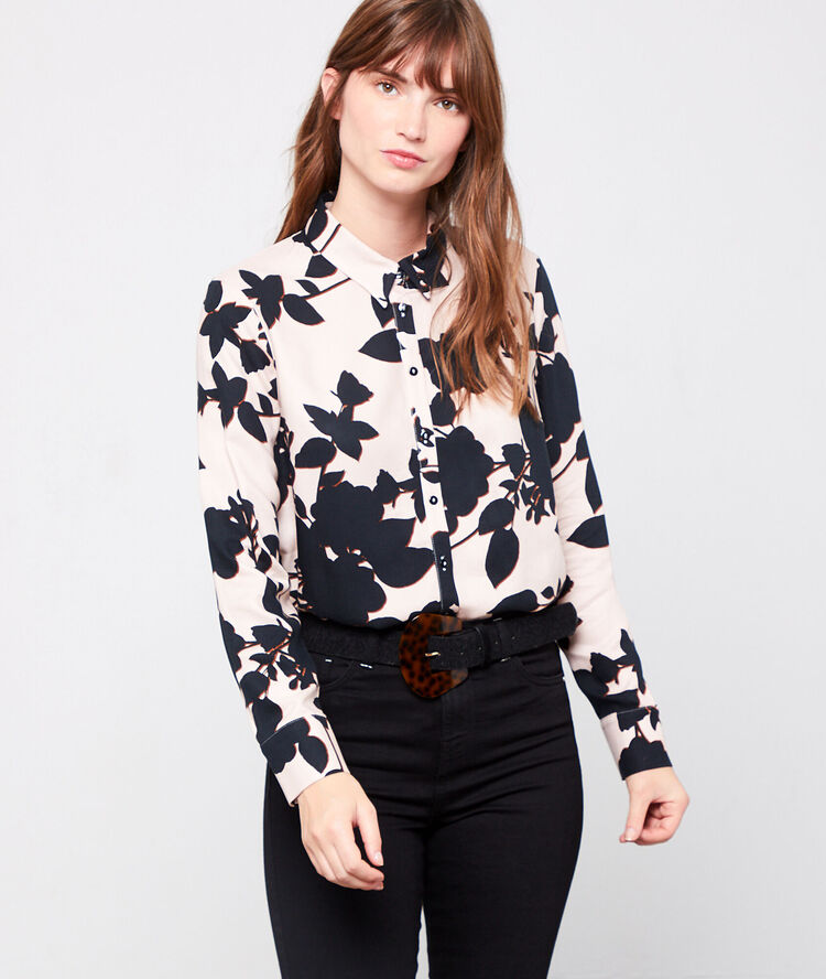 Buckle belt in animal print black.