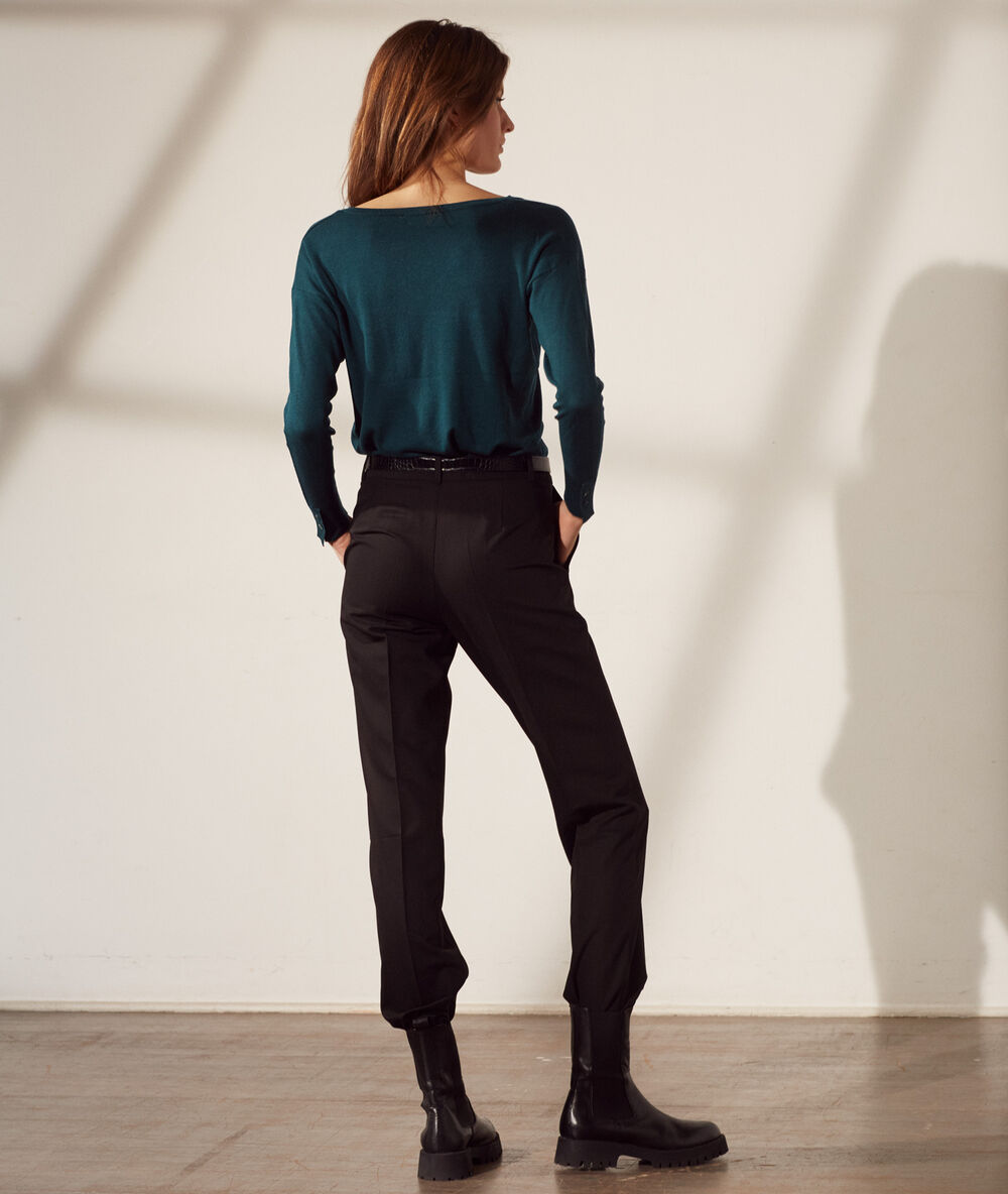 Pantalon flare noir.