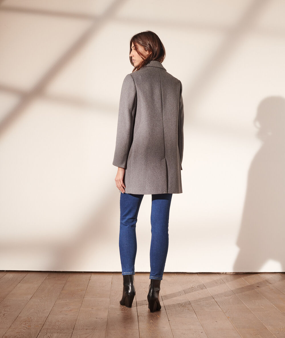 Straight-cut coat grey marl.