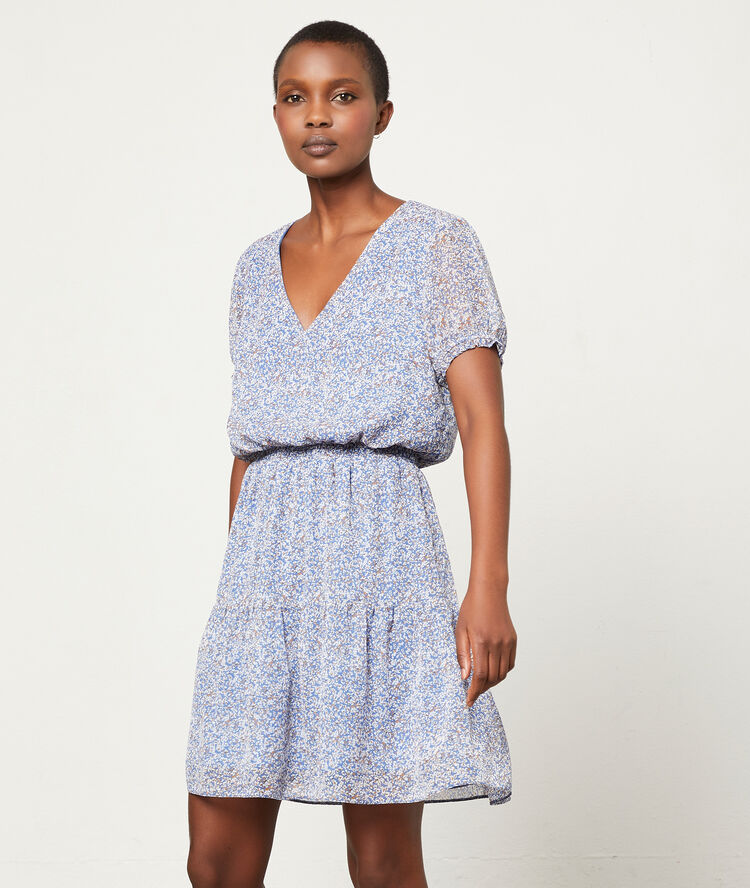 Robe smock&eacute;e amande.