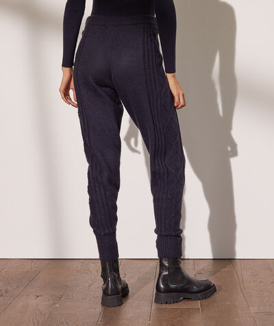 Cable-knit bottoms 