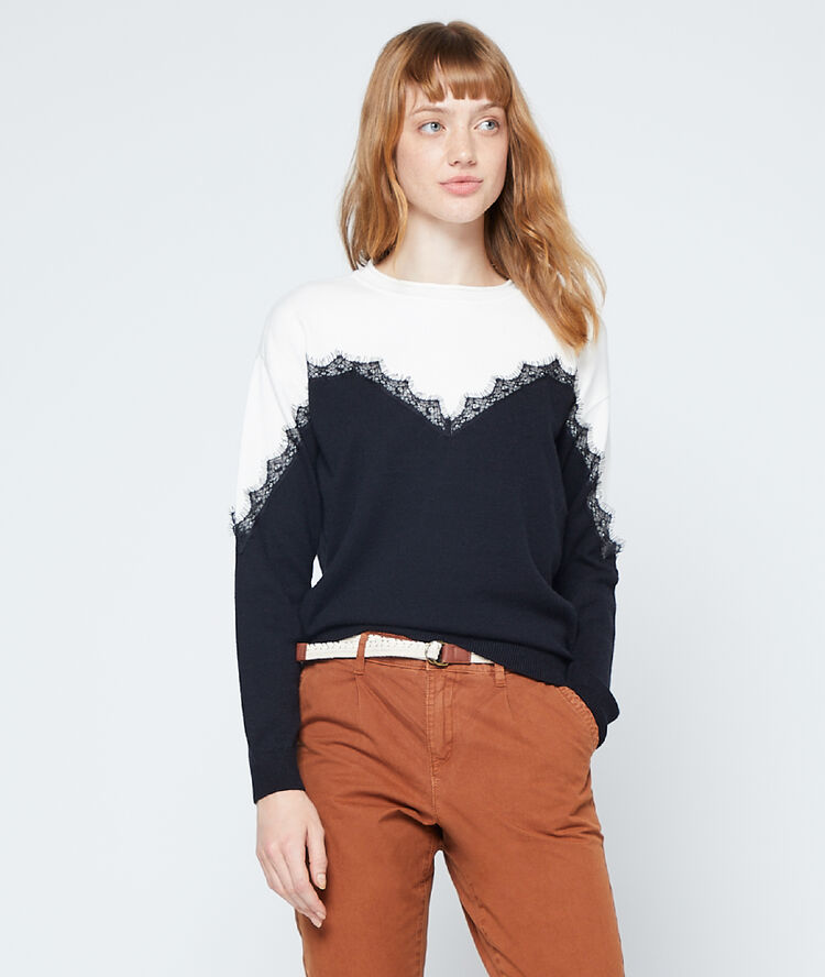 Jumper with guipure details off white.