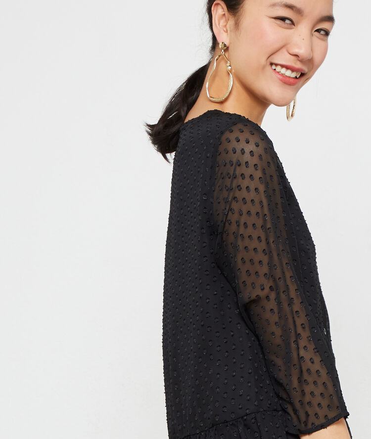 Robe en plumetis noir.